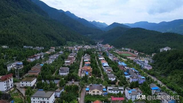 重庆涪陵排末尾的年轻镇，常住游客超本地居民两倍，究竟有何魅力