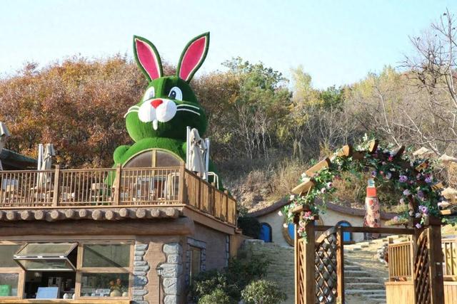 “巨兔”惊现里口山！环翠区小山村添新景