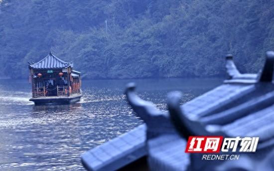 张家界市武陵源区：冬游宝峰湖 乐享山水间（组图）