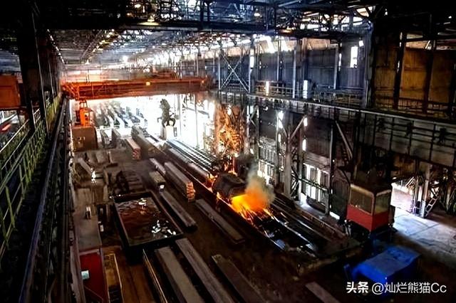 全面反华？卡尼正式通知中国：加征25％关税，中企必须卷铺盖走人