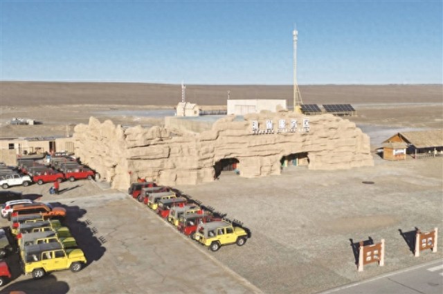 敦煌雅丹孔雀服务区解锁研学新体验