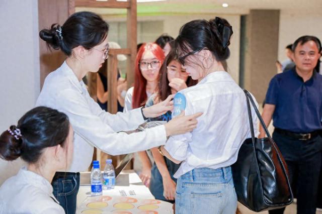阿里国际站将在广州、杭州等地设立大学生跨境创业孵化中心