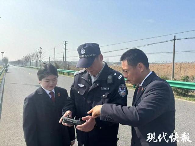 江苏一男子受短视频“启发”，买探测仪野外探宝挖到藏宝陶罐：内有39件宋元时期首饰，卖了20万后被抓