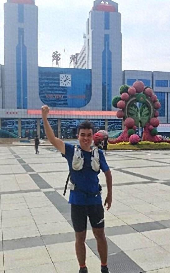 男子用34天从北京跑步到上海，跑烂了5双鞋，瘦了10斤