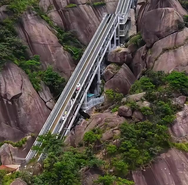 灵山扶梯之争：自然景区的现代化悖论与可持续旅游的未来路径