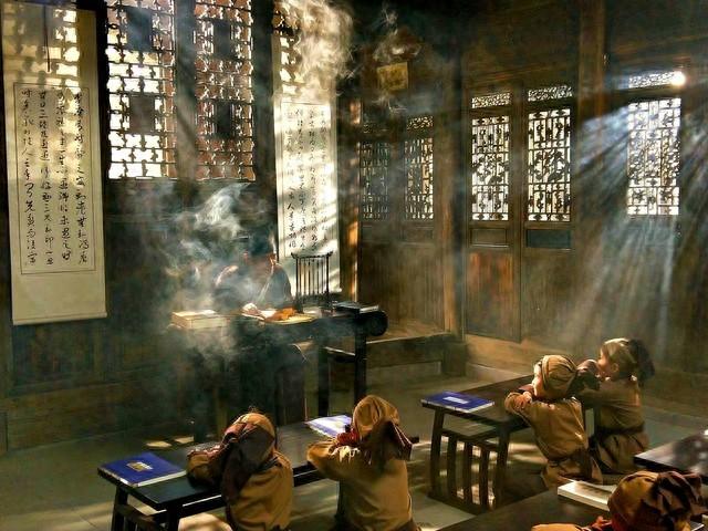 我是贵阳人，刚从昆明回来，实在忍不住想说：昆明给我的3点印象