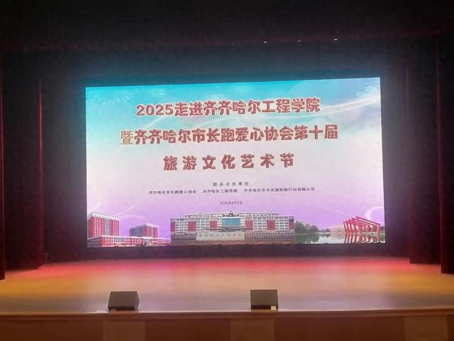 走进校园收获多·旅游文化展风采
