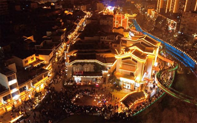 湖北郧西：七夕天街点亮新“夜”态