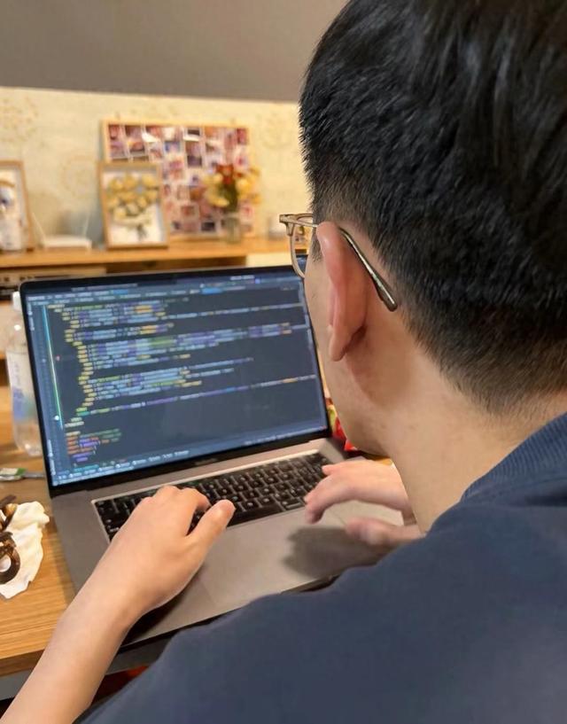 7kk7迷你世界（程序员买电视C11G Pro与U7K对比）