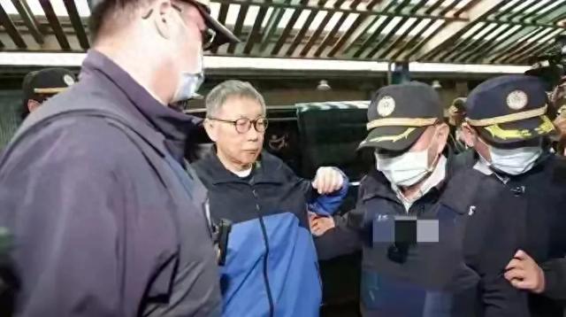 柯文哲交保,出来后首件事已曝光!馆长感到心寒,对蓝提出一条件