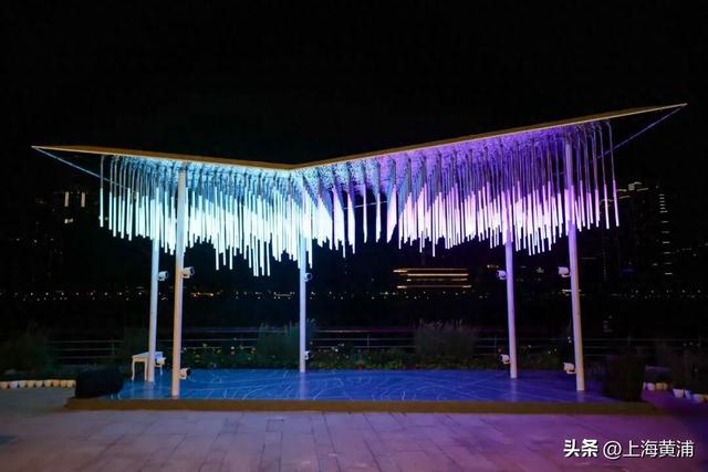 今夜，南外滩滨江被温暖点亮！