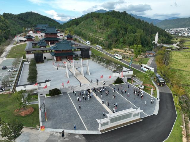 福建南平：中外学者寻迹朱子故里