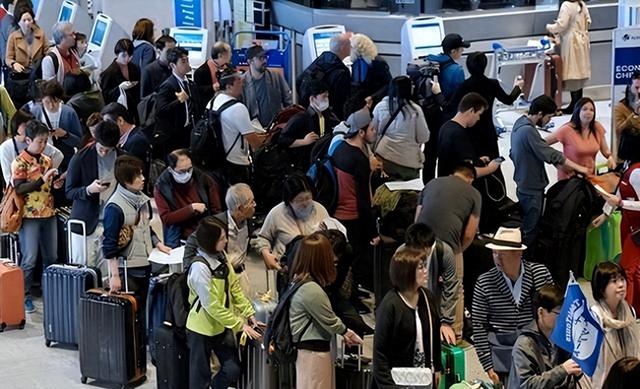 大量日本游客涌入北京，打着旅游幌子不去旅游不吃美食，为啥来？