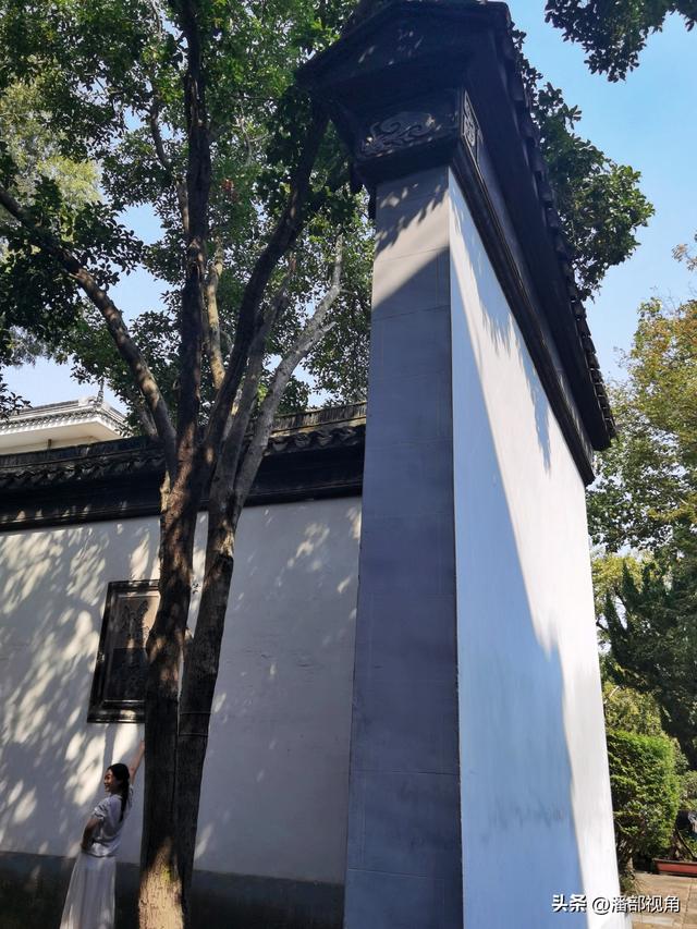 走进苏州东山雕花楼