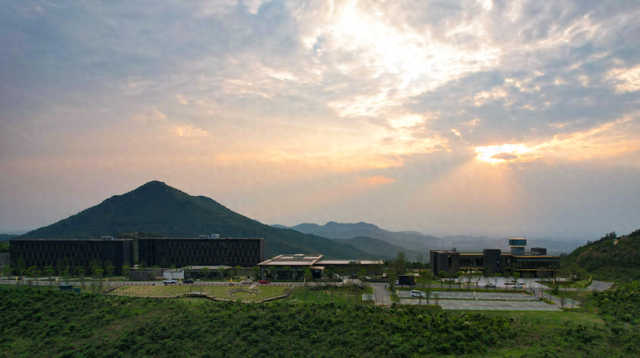 合肥这座废弃矿山“长”出网红酒店？