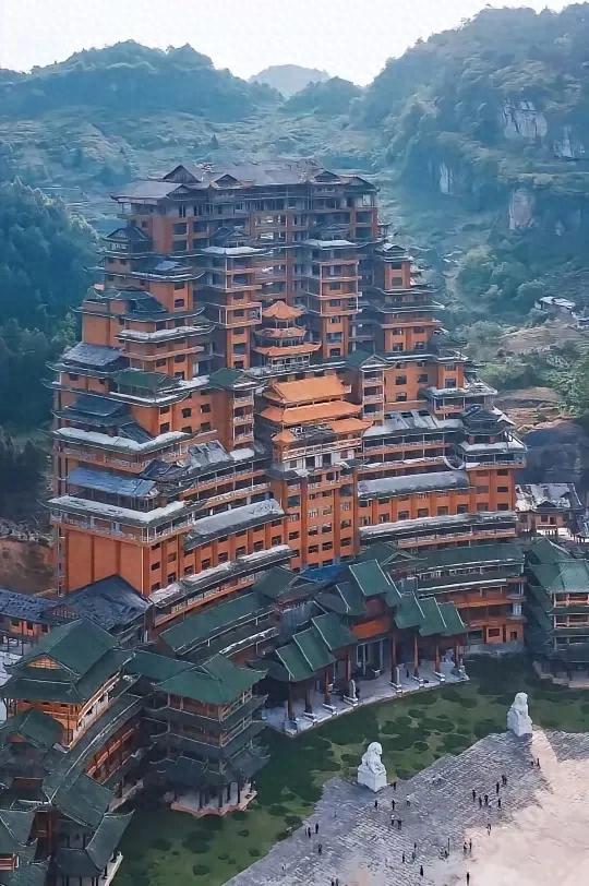 贵州烂尾的水司楼,摇身一变成了昂贵套房的旅游酒店