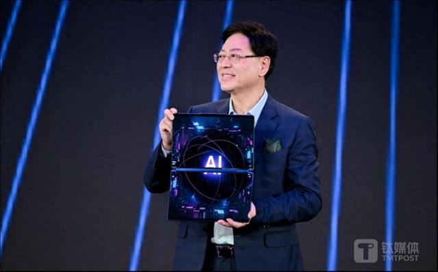 对话杨元庆：关税没有对联想业绩造成很大冲击，AI PC销量已占PC市场1/3