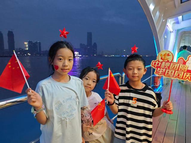“江风为歌 剧影为画”，两江游览文旅“大餐”贺祖国华诞