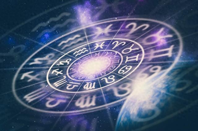双子座男生喜欢一个人的表现（12星座男生喜欢一个女生的表现）