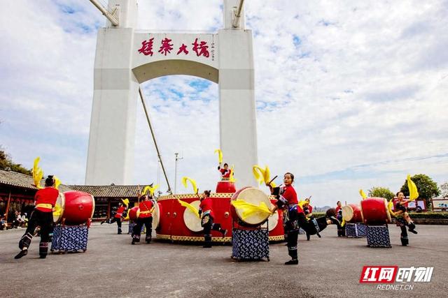国庆“趣”哪儿丨太“夯”了！去矮寨看震撼百人鼓舞