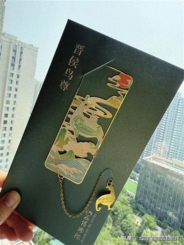 游客行李箱装满“太原好物”