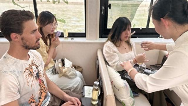 苏州河茶文化主题游船航线今上线：品中国茶，游苏州河丨新民视频