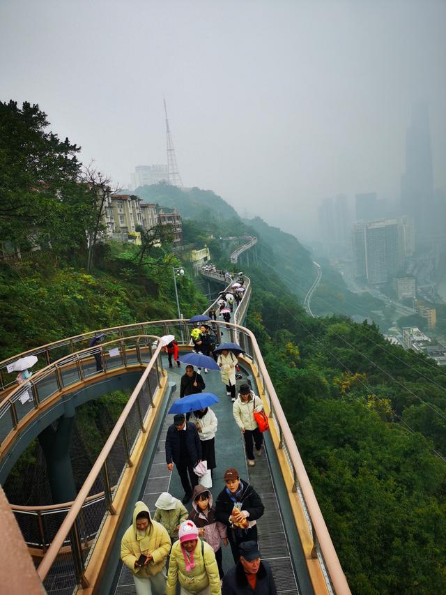 山城步道丈量消费温度