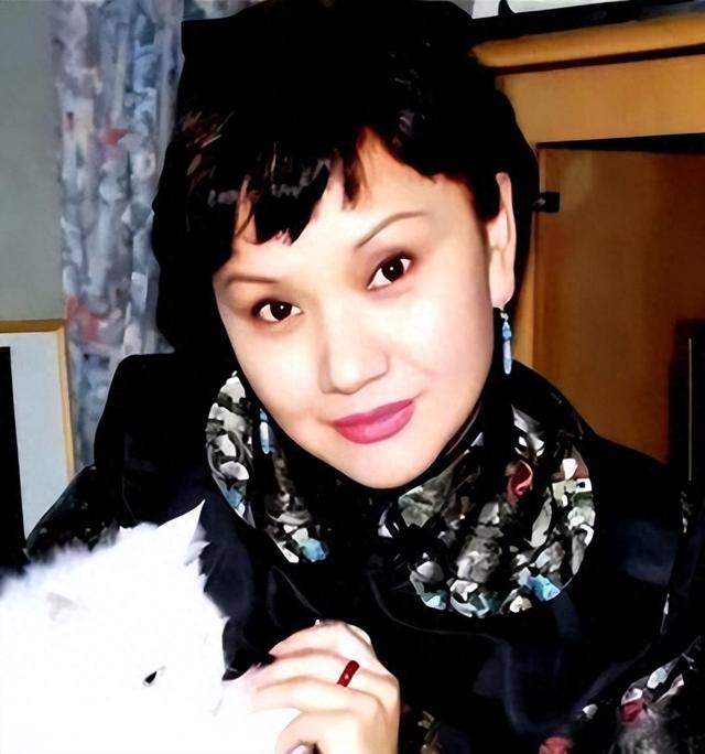 权色交易	、陪睡上位，她压根不沾边	，简直是娱乐圈的一股“清流”