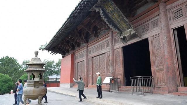 朔州：崇福寺景区人气火爆