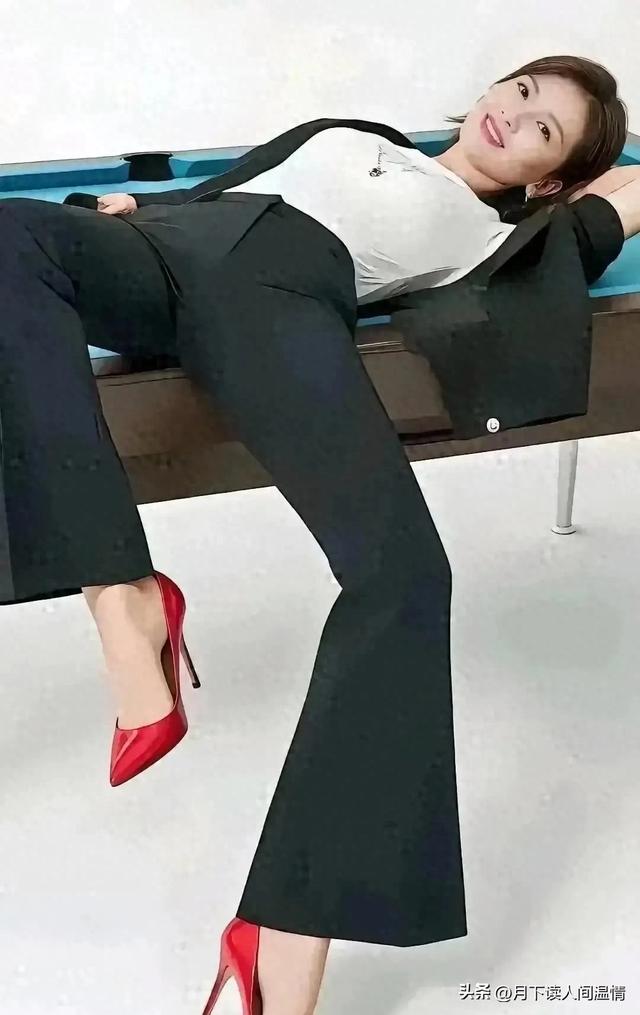 刘涛果然是非常有魅力的女人!她躺在台球桌上的照片非常勾人魂魄