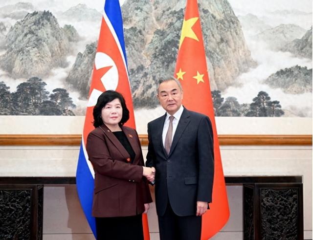 没白来中国一趟，金将军心腹来华，从王毅嘴里听到了最想听的话