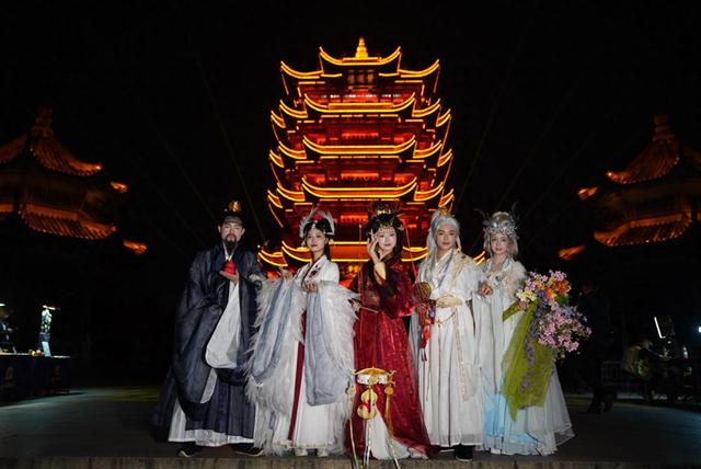 “神仙”齐聚蛇山，《夜上黄鹤楼》开启“东方幻梦”神话夜