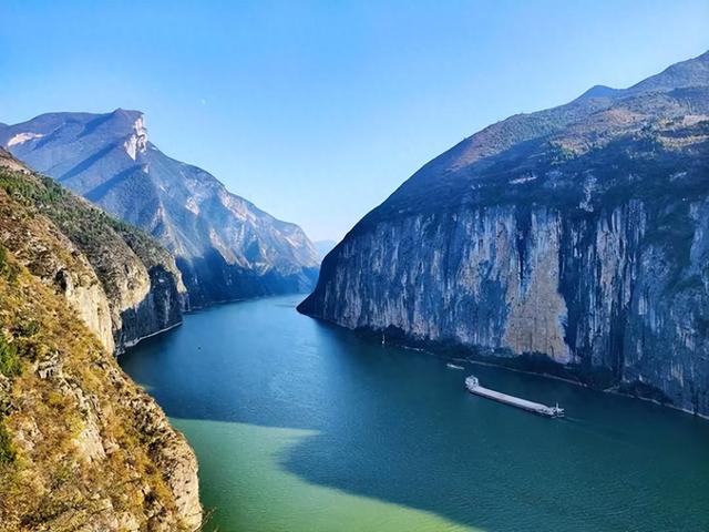 重庆三峡之巅｜当10元人民币的风景，遇见满山红叶时