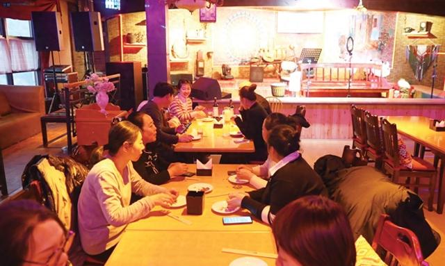 一汽1号门 一砖一瓦抒写工业史诗雪季南来客 向北寻“汽”质玩在汽开 踏寻时光与光影的足迹