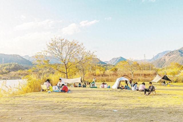 连江县：市民游客静享冬日暖阳