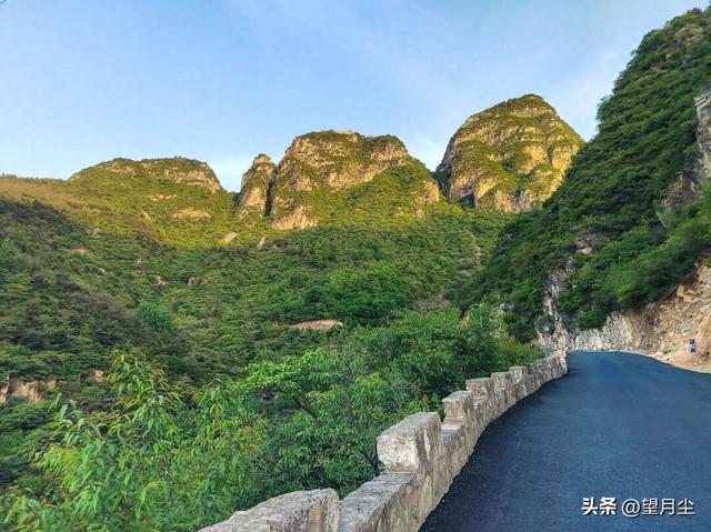 《太行山徒步记：从西走到南》免费的挂壁公路，悠悠然的崖边行走
