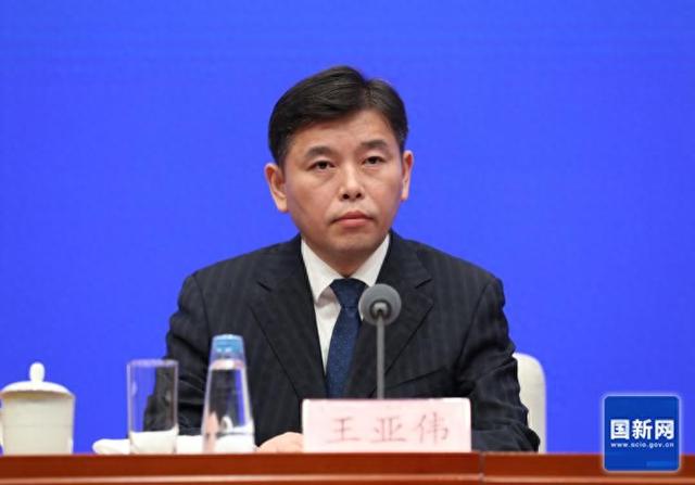 中国气象局答海报新闻：气象部门向全球共享了176年的全球地面气候数据集