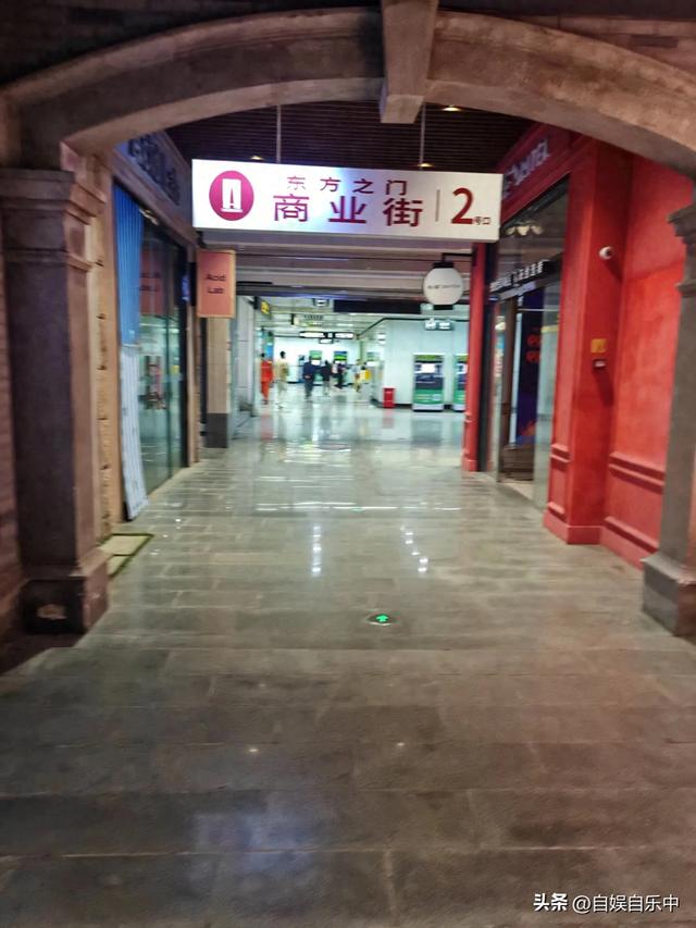 不敢想象，寸土寸金的苏州中心居然有这种地方，跟鬼屋一样