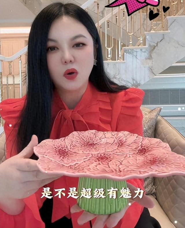 李湘担心的事情还是发生了，16岁王诗龄成了母亲的“牺牲品”！