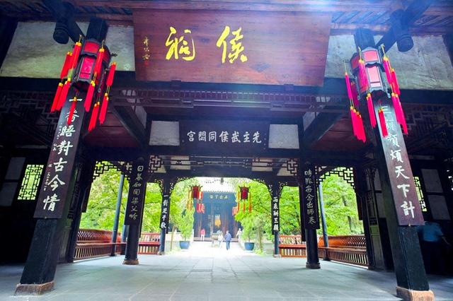 我是成都人，刚游玩承德，对承德的景色流连忘返