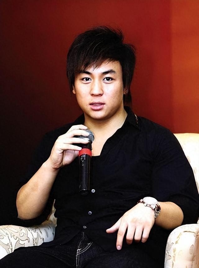 身家亿万亲爹吸血多年	，现37岁无人问津的释小龙，到底做错了啥