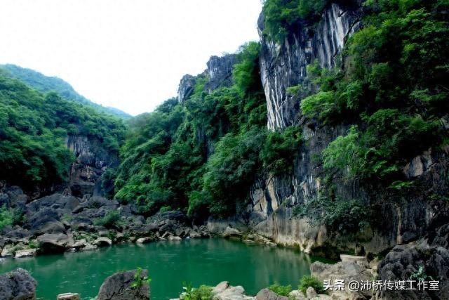 喀斯特地貌水上石林：历史与生态的双重奇观
