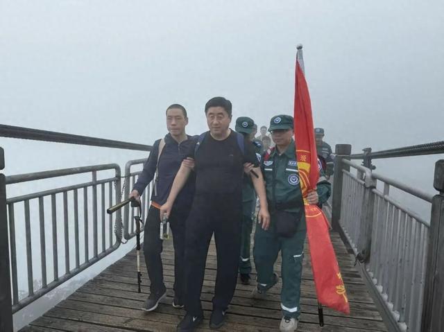 在张家界，有一支“旅游医生”志愿服务队