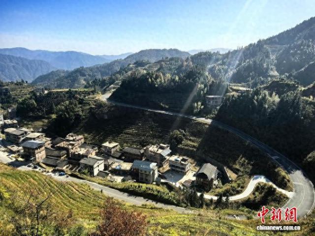 广西龙脊云端公路打通旅游“快进慢游”新格局