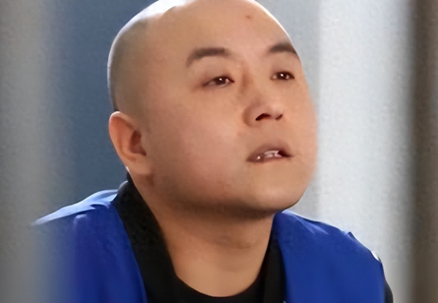 杀人凶手凭空消失，警方追凶20年后才知，他藏在“最安全的地方”