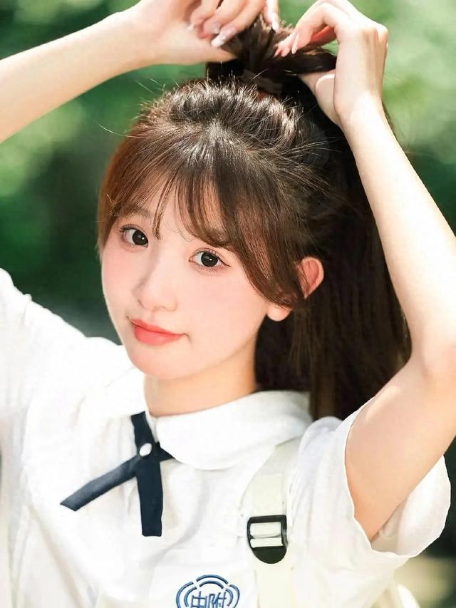 甘肃兰州一校花，楚楚动人	，倾国倾城，这气质堪称校园天花板