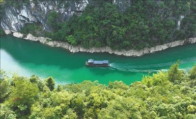 穿越峡谷享清凉