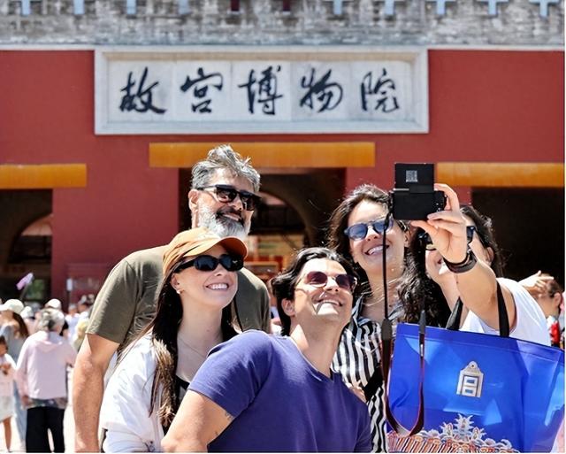 大量美国游客涌入中国，玩了几天后，不吹不黑，中国比美国强多了