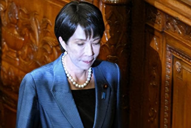 中方不再好言相劝	，反击一步步到位，美媒：高市早苗毫无还手之力