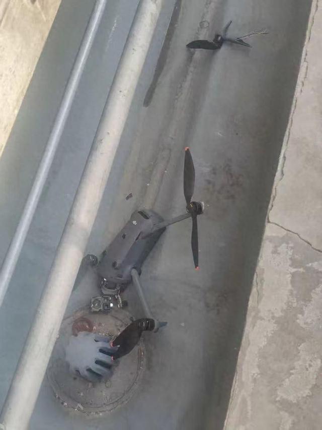 两架无人机在上海环球金融中心风洞处对撞坠至96层，飞手已被行政处罚